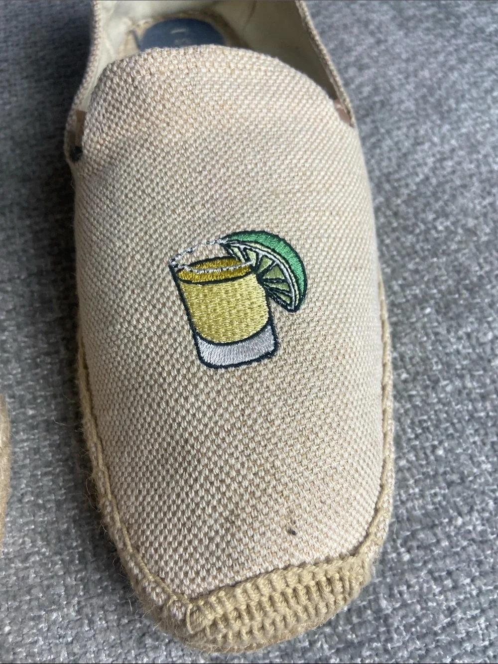 Soludos Natural Canvas mens size 12 Espadrilles with Red & Green Drink Embroider